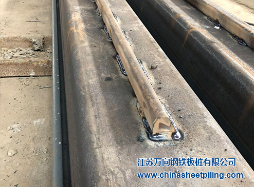 Lock sheet pile